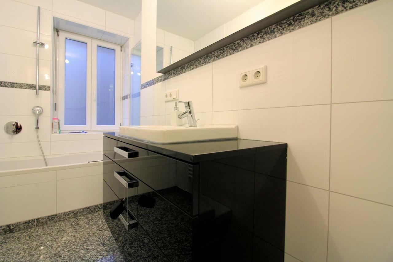 Luxury City Apartment - View Of River And Castle Würzburg Buitenkant foto